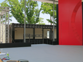 お台場合衆国EXILEブース（コンテナ建築）