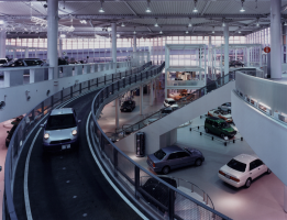 トヨタメガウェブ（自動車展示場）