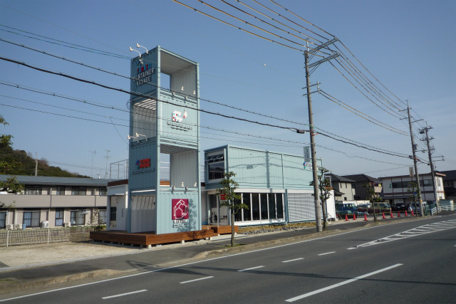 複合店舗（コンテナ建築）